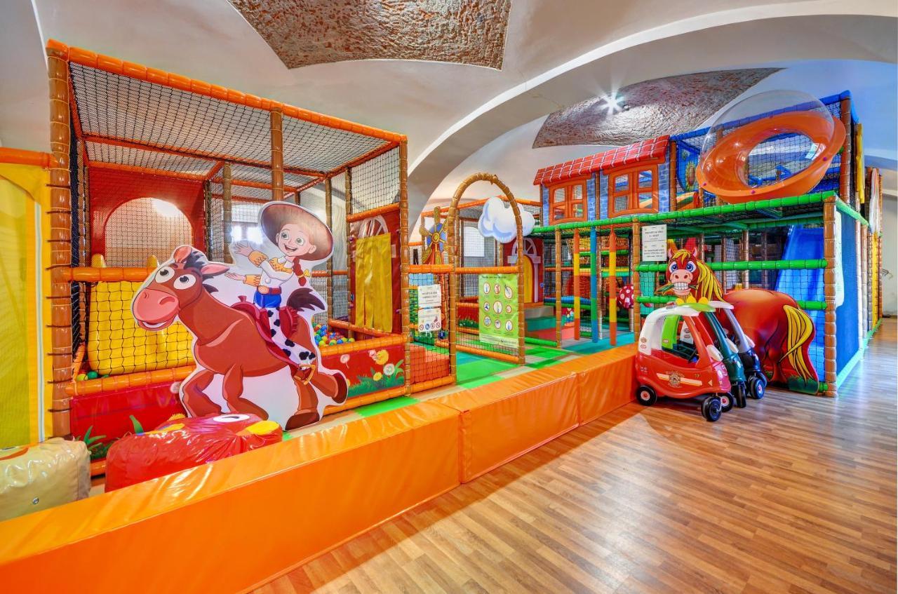 Hotel Zamek Valec Vladislav Exterior foto