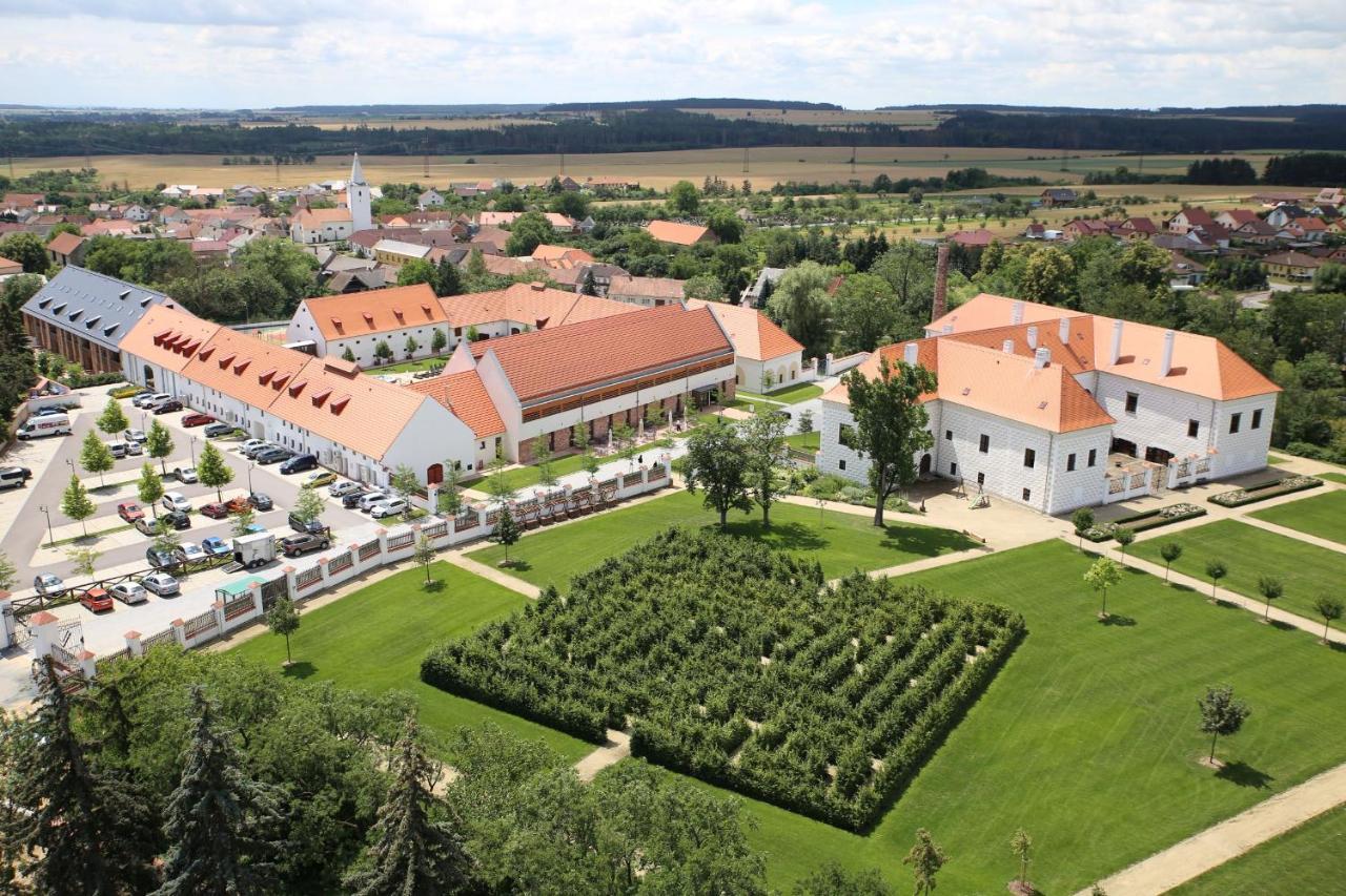 Hotel Zamek Valec Vladislav Exterior foto
