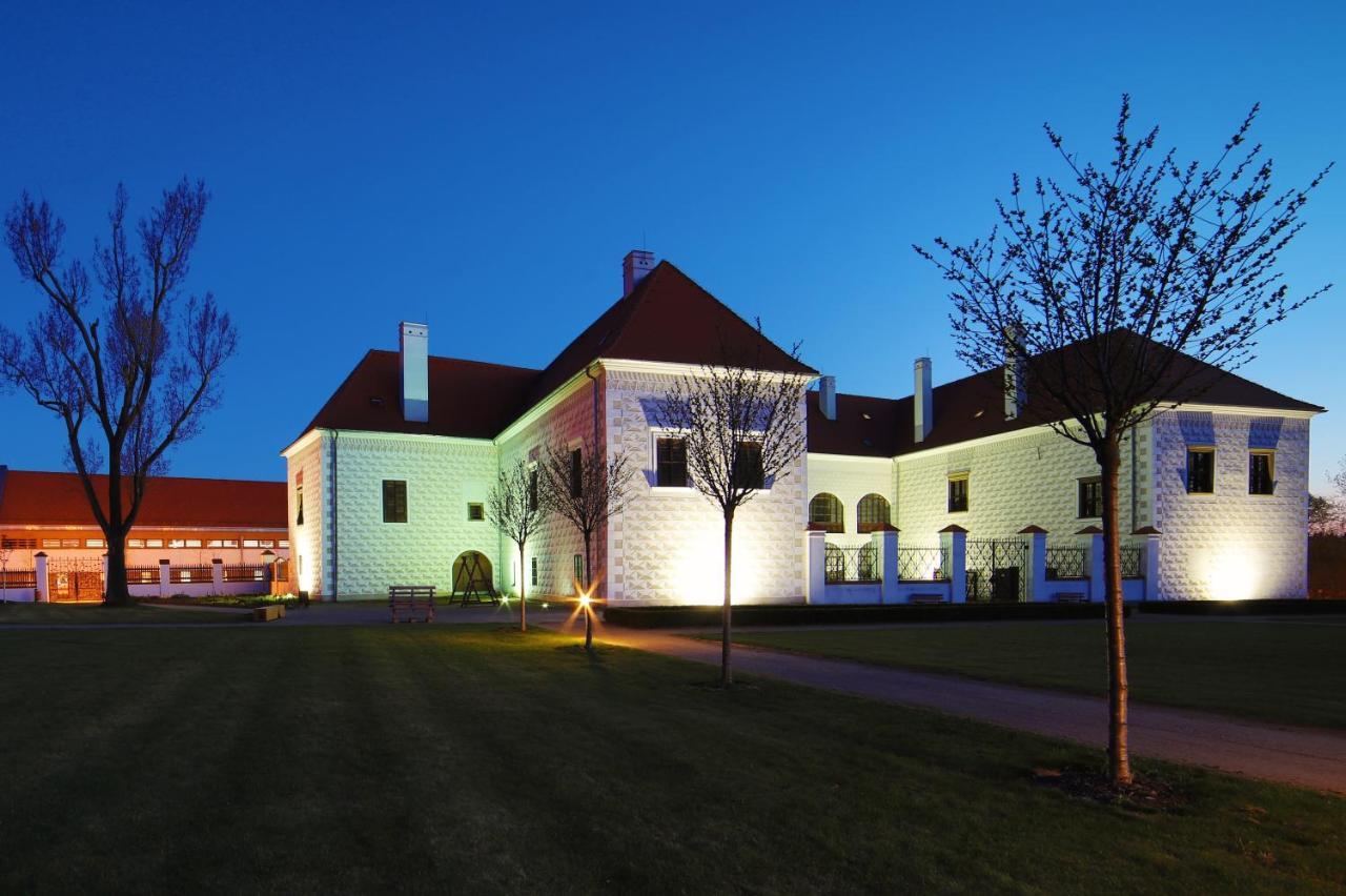 Hotel Zamek Valec Vladislav Exterior foto